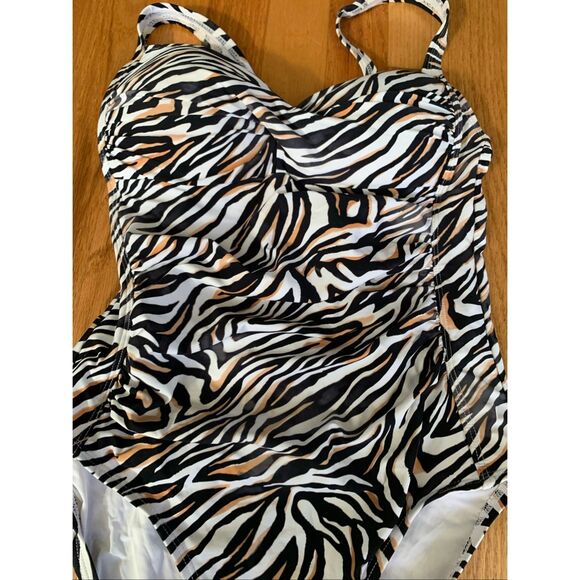 Nip Tuck Joanne Twist Front Swimsuit - Picture 8 of 12